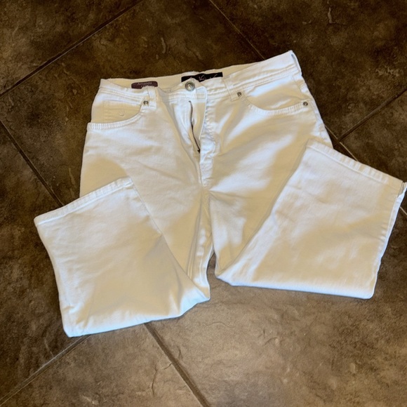 Petite Bundle Deal!  Gloria Vanderbilt Capris AND NWT Bobeau knot tied top. - Picture 9 of 13